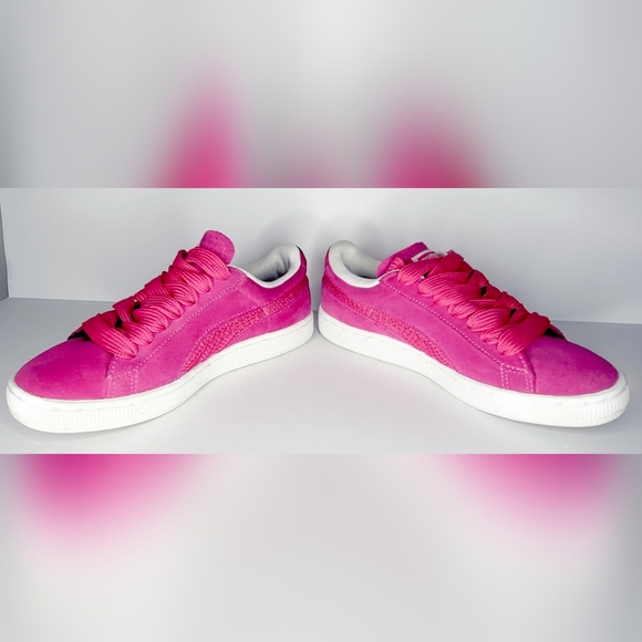 Hot pink suede Puma sneakers. Size 6. - Picture 6 of 6